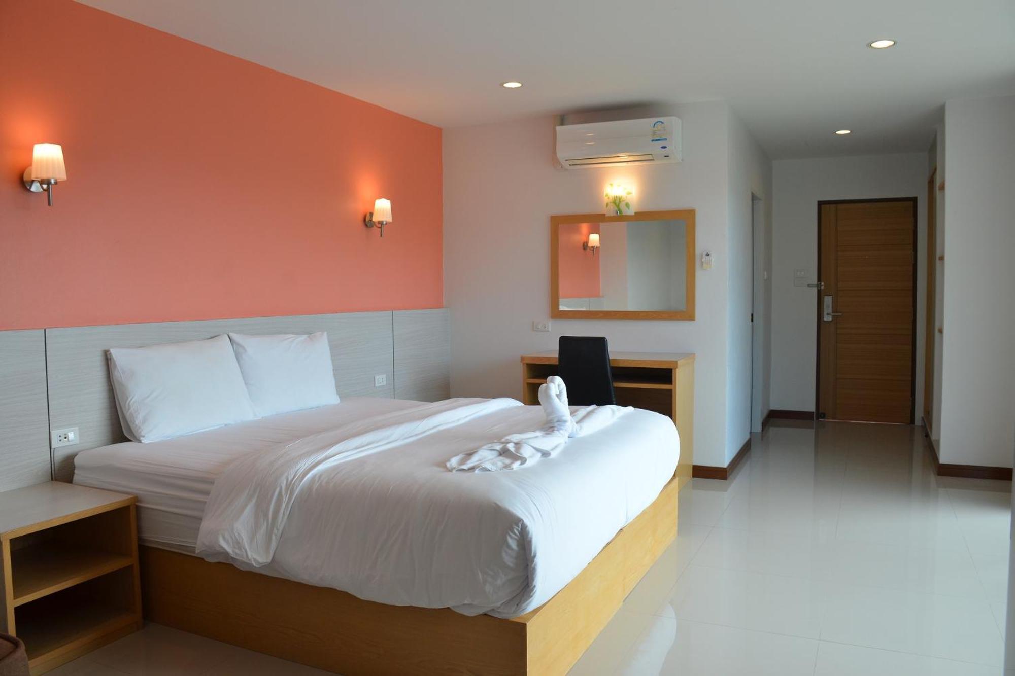 Hotel The Base HHQ Esterno foto